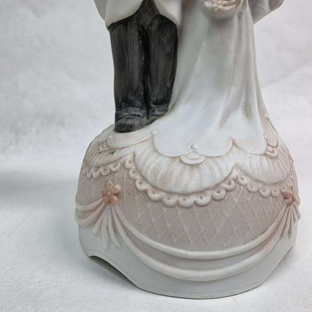 Vintage Schmid 1981 Hand-Painted Porcelain Wedding Couple‎ Cake Topper Music Box